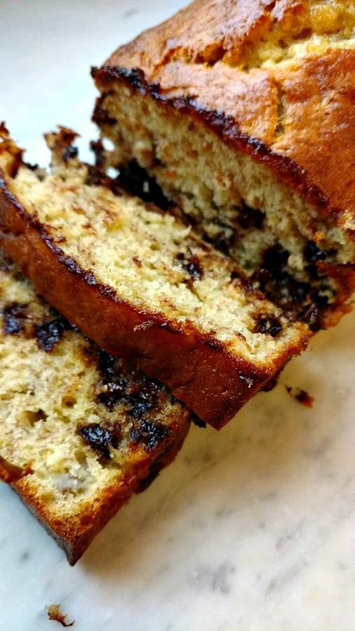 crock-pot 5 ingredient banana bread with chocolate chips