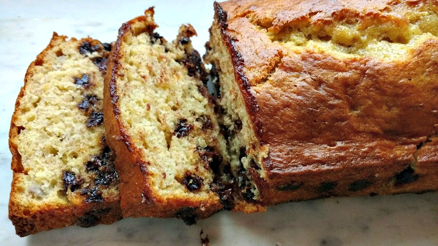 crock-pot 5 ingredient banana bread with chocolate chips 