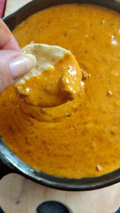 crock-pot copycat chili's queso dip