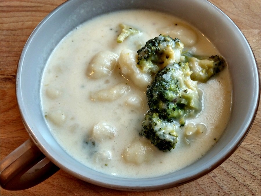 crock-pot cheesy gnocchi broccoli soup 